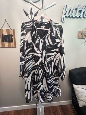 Luxology Black & White Abstract Brushstroke Mini Dress